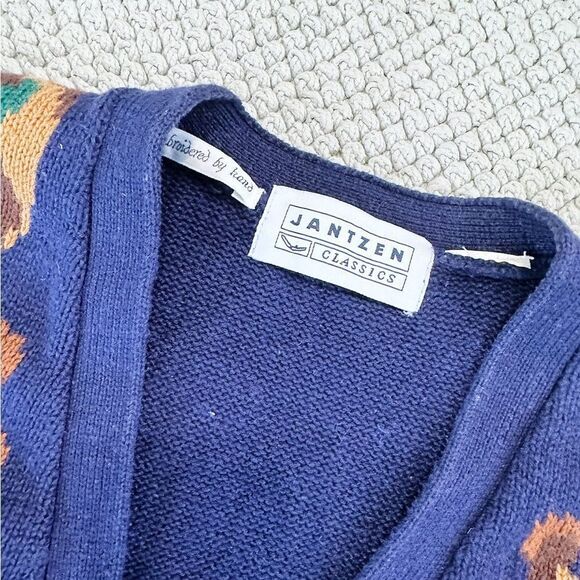 Vintage Jantzen Classics Navy Knit Vest with Floral Accents - Picture 3 of 4